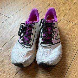 New Balance Fuel Cell Rebel v3 Women's 9